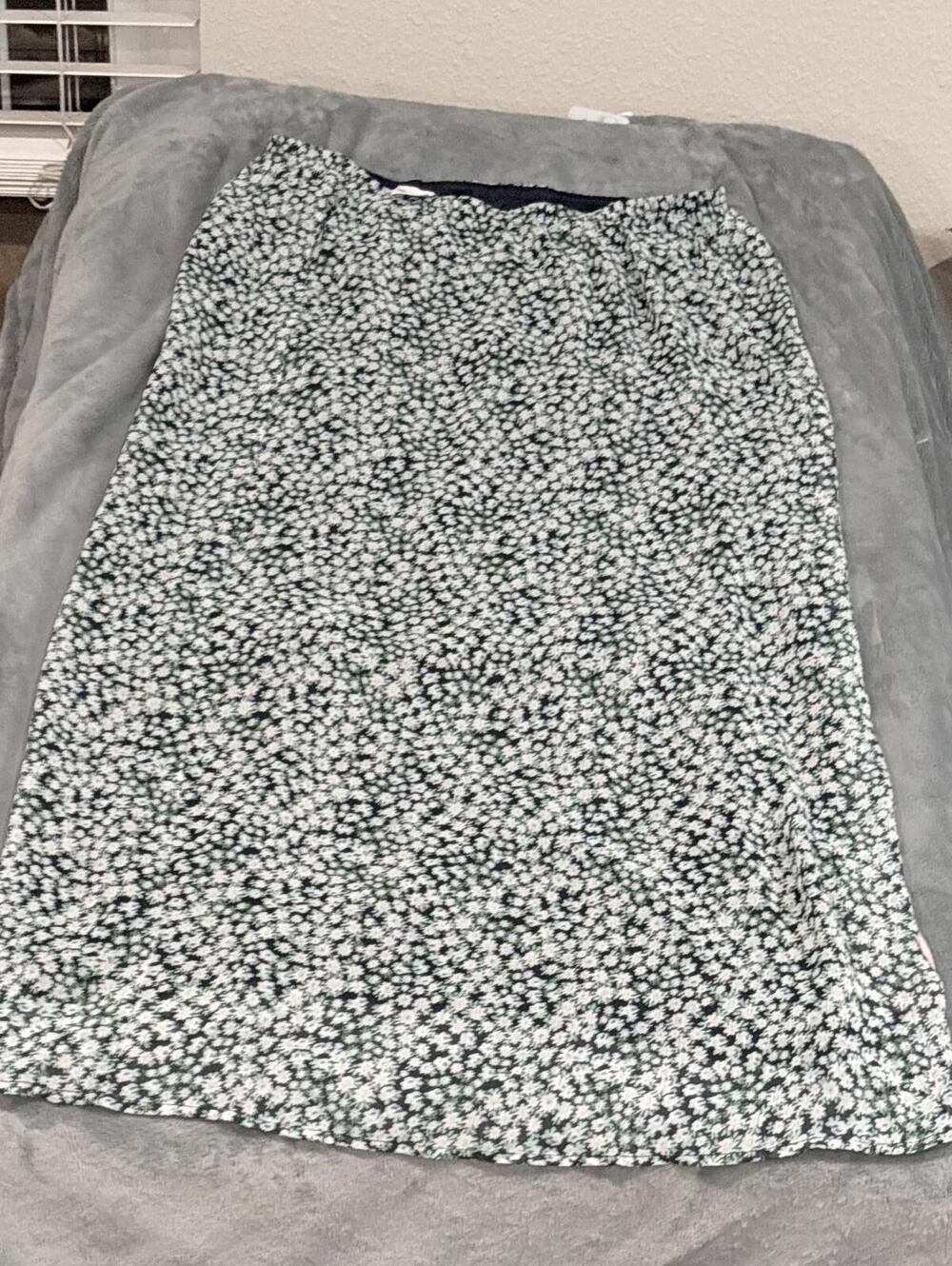 No Boundaries Floral Two-Piece Skirt Set, Size M (8-10) - Picture 13 of 15